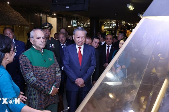 Chủ tịch nước Tô Lâm và Tổng thống Jose Ramos-Horta thăm Bảo tàng Hồ Chí Minh
