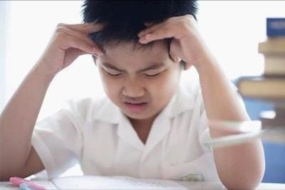 Cha mẹ rối bời vì con sợ học hè