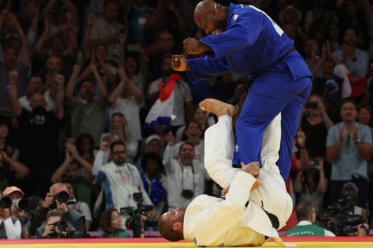 Võ sĩ judo bị loại khỏi Olympic vì đá vào chỗ hiểm của đối thủ