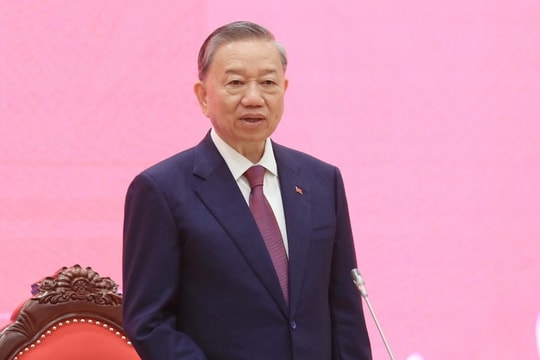 Chủ tịch Đảng Nhân dân Campuchia Samdech Hun Sen chúc mừng Tổng Bí thư Tô Lâm