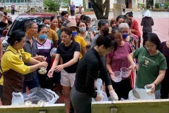 Nhóm thiện nguyện Thiện An (Hải Dương) phát hơn 25.000 suất ăn miễn phí cho bệnh nhân