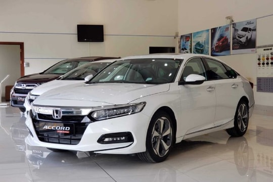 Loạt mẫu xe tiếp tục giảm giá đến cả trăm triệu đồng
