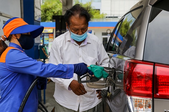 Ngân sách hụt thu gần 20.000 tỷ đồng do giảm thuế môi trường xăng dầu