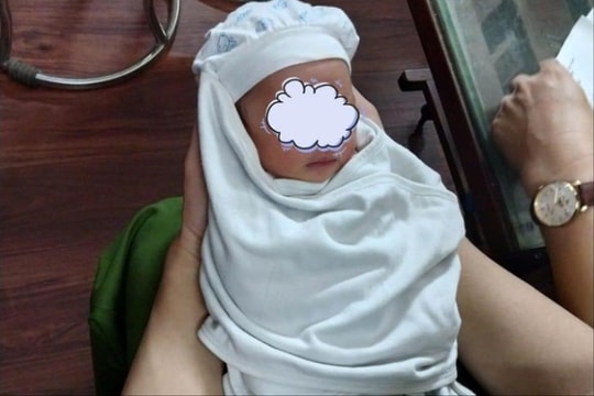 Phát hiện trẻ sơ sinh bị bỏ rơi lúc đêm tối tại thị trấn Thanh Miện