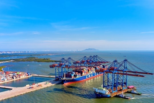 Vietnam records positive economic growth in seven months