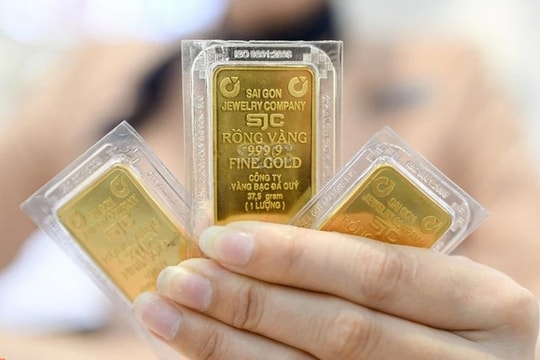 Giá vàng miếng SJC bất ngờ đảo chiều giảm 800.000 đồng/lượng