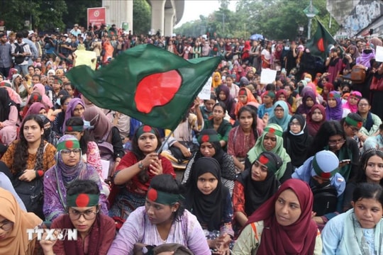 Bangladesh sẽ dỡ bỏ lệnh giới nghiêm và mở lại trường học, cơ sở kinh doanh