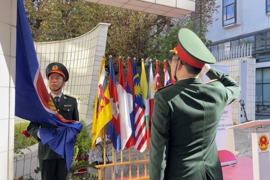 Lễ thượng cờ kỷ niệm 57 năm ngày thành lập ASEAN tại Pháp