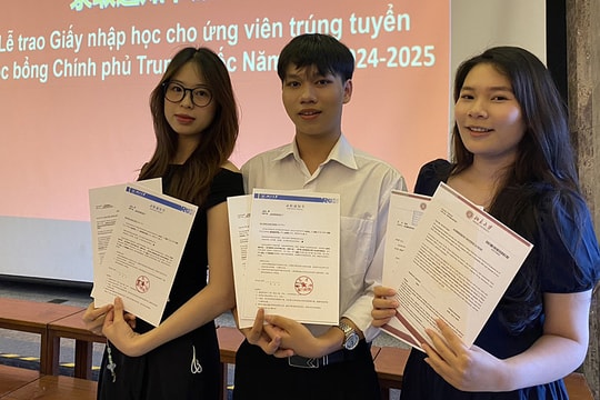 10 học sinh Việt giành học bổng Đại học Thanh Hoa, Bắc Kinh