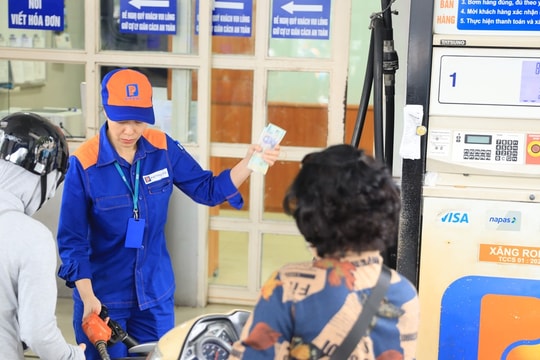 Giá xăng giảm lần thứ 5 liên tiếp, về ngưỡng hơn 21.600 đồng/lít