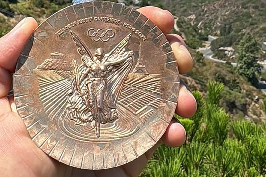 Huy chương Olympic 2024 kém chất lượng