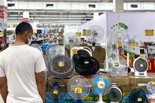 Chờ tháng "cô hồn" mua đồ giá rẻ