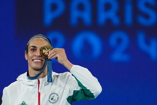 Võ sĩ gây tranh cãi giới tính giành huy chương vàng Olympic 2024