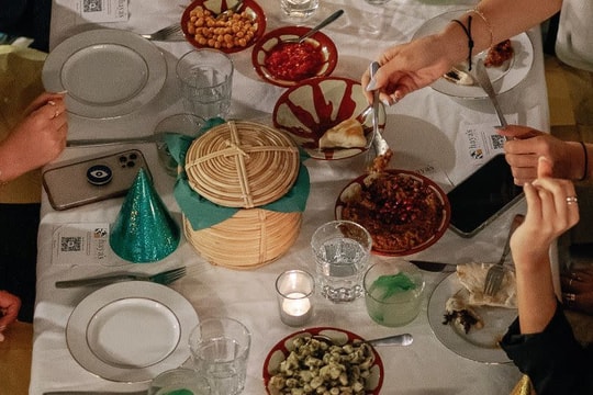 Trải nghiệm độc đáo ở Dubai: Trả tiền để được ăn tối tại nhà người lạ