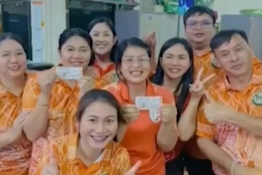 Mơ thấy nam nhân cởi trần, hai người phụ nữ U40 trúng số độc đắc hơn 4 tỷ đồng