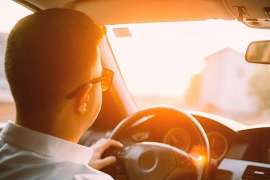 Những lưu ý khi lái xe giờ cao điểm mùa nắng nóng