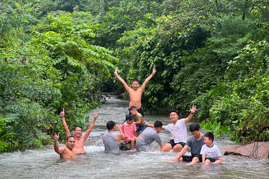 Suối Dây Diều (Chí Linh) đẹp hút hồn du khách