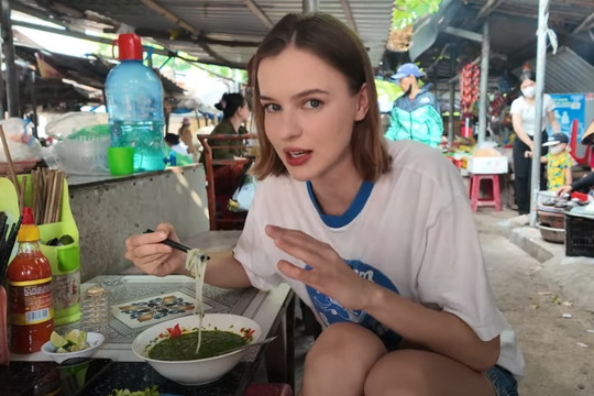 Khách Tây cầm 50.000 đồng "ăn sập" loạt món ngon nức tiếng ở Phú Yên