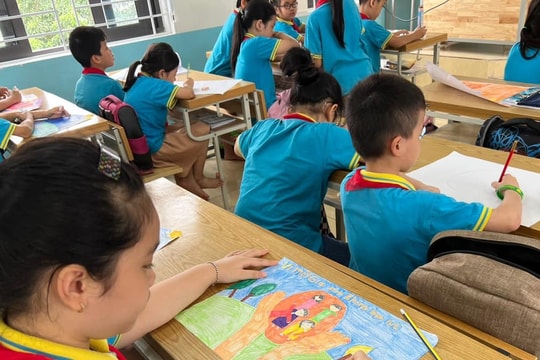 "Lách luật" yêu cầu viết đơn tham gia câu lạc bộ để học sinh tựu trường sớm