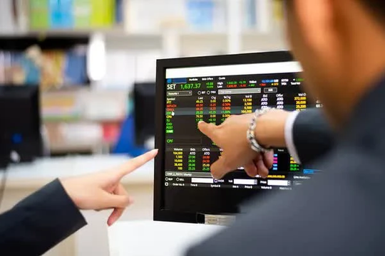 VN-Index vượt mốc 1.230 điểm trong phiên giao dịch đầu tuần