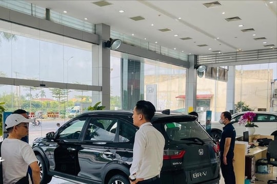 Doanh số thị trường ô tô tăng 9%, hãng xe dồn sức kích cầu trong "tháng ngâu"