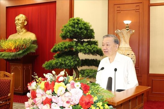 Bộ Chính trị gặp mặt lãnh đạo, nguyên lãnh đạo Đảng, Nhà nước