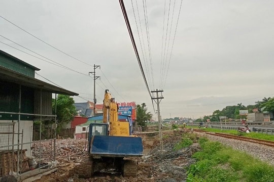 Dự án xây dựng đường gom đường sắt Hà Nội-Hải Phòng (Kim Thành) chậm tiến độ gần 2 năm