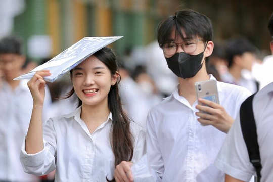 Sau khi biết điểm chuẩn đại học năm 2024, thí sinh cần làm gì để tránh trượt oan?