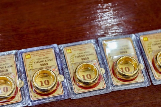 Giá vàng nhẫn tăng dựng đứng 700.000 đồng/lượng, tiến sát giá vàng miếng