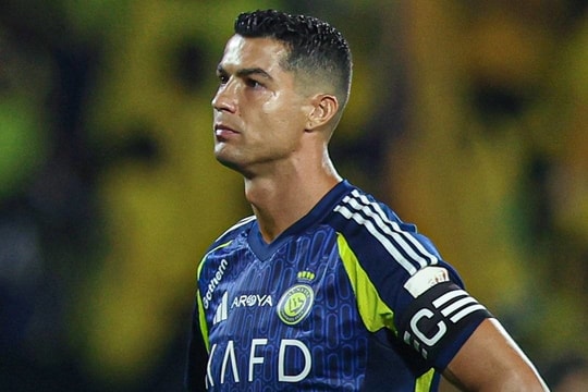 Ronaldo từ chối nhận huy chương bạc