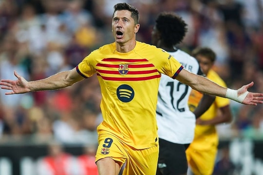 Barca ngược dòng trong ngày huấn luyện viên Flick ra mắt La Liga