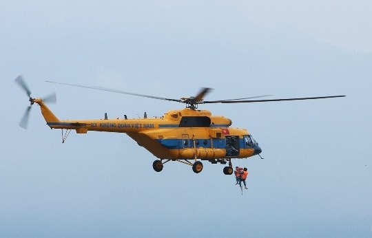 Phi công kể thời khắc bay vào vùng mưa lũ "giải cứu" thai phụ chờ sinh
