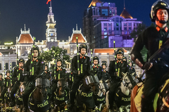 Ngắm đội kỵ binh lần đầu xuất hiện trên đường phố TP Hồ Chí Minh