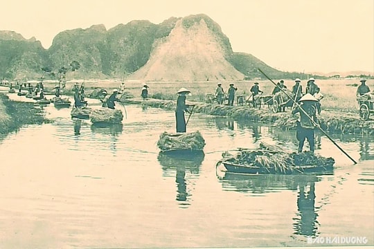 Triển lãm ảnh nghệ thuật “Khoảnh khắc của thời gian” của nghệ sĩ nhiếp ảnh 109 tuổi Văn Quang Đức ở Kinh Môn