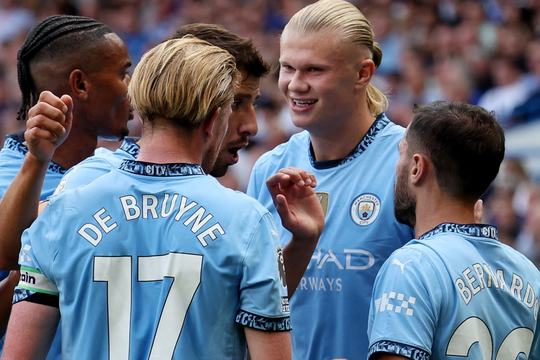 Haaland giúp Man City hạ Chelsea ở vòng đầu Ngoại hạng Anh