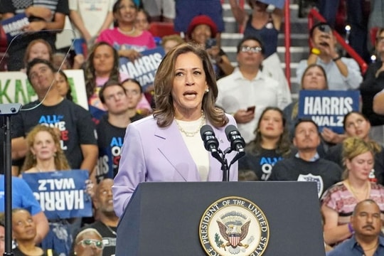 Bầu cử Mỹ 2024: Bà Harris dẫn trước ông Trump với khoảng cách mong manh