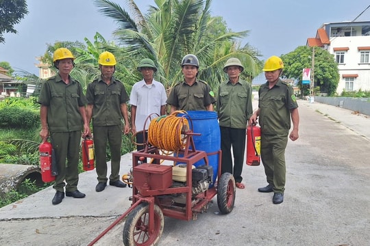 Tổ bảo vệ an ninh, trật tự cơ sơ ở xã Minh Đức (Tứ Kỳ) sáng chế xe chữa cháy mini