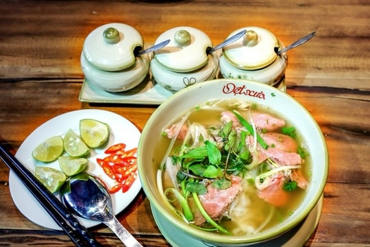 Tour ẩm thực đêm Hà Nội: Chất riêng đậm phong vị chốn kinh kỳ