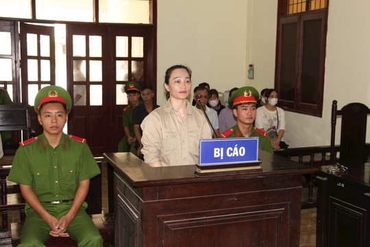 Tòa án yêu cầu điều tra thêm hành vi lừa đảo của cô đồng bổ cau "đúng nhận, sai cãi" ở Kinh Môn