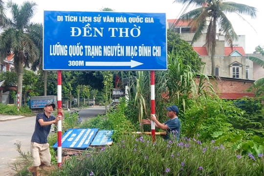 Thay mới biển chỉ dẫn vào đền thờ Mạc Đĩnh Chi (Nam Sách)