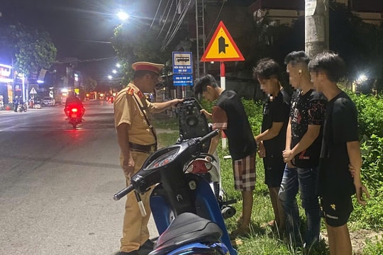 Công an Tứ Kỳ xử lý nhiều nhóm thanh thiếu niên mang dao phóng lợn ra đường