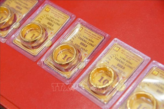 Giá vàng nhẫn giảm trong khi vàng miếng SJC ổn định