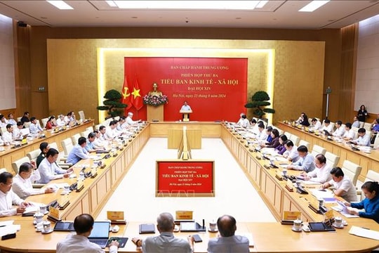 Thủ tướng chủ trì họp Tiểu Ban kinh tế - xã hội Đại hội XIV của Đảng