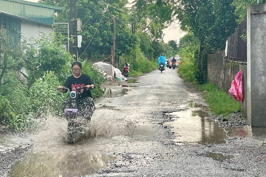 Đường giao thông nối 2 xã Đồng Quang - Phạm Trấn xuống cấp