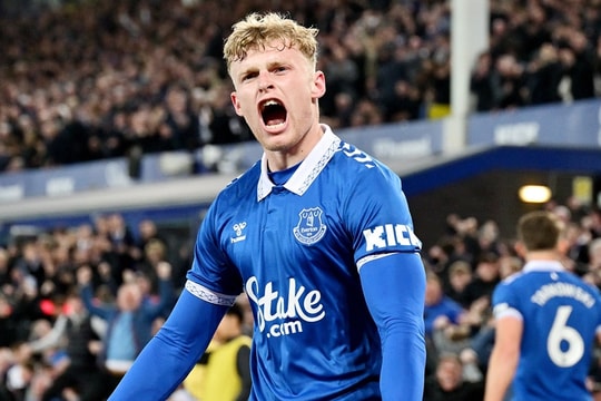 Chịu chơi hơn MU, Liverpool vung 70 triệu bảng ký Branthwaite