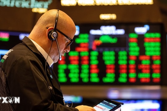 Chứng khoán thế giới "ăn mừng" trước tín hiệu của Cục Dự trữ Liên bang Mỹ