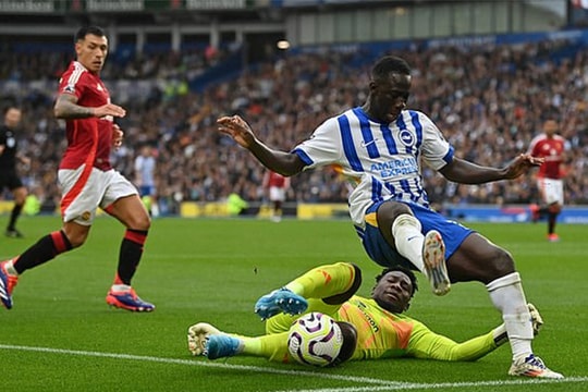 Brighton 2-1 MU: Chết ở phút bù giờ