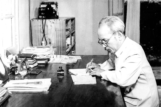 55 năm thực hiện Di chúc của Chủ tịch Hồ Chí Minh: Bồi dưỡng lý tưởng cách mạng, đạo đức, lối sống cho thanh niên