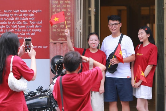 Người trẻ rủ nhau thăm nơi Tuyên ngôn độc lập ra đời