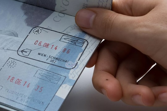 Khối Schengen bỏ đóng dấu lên hộ chiếu cho du khách